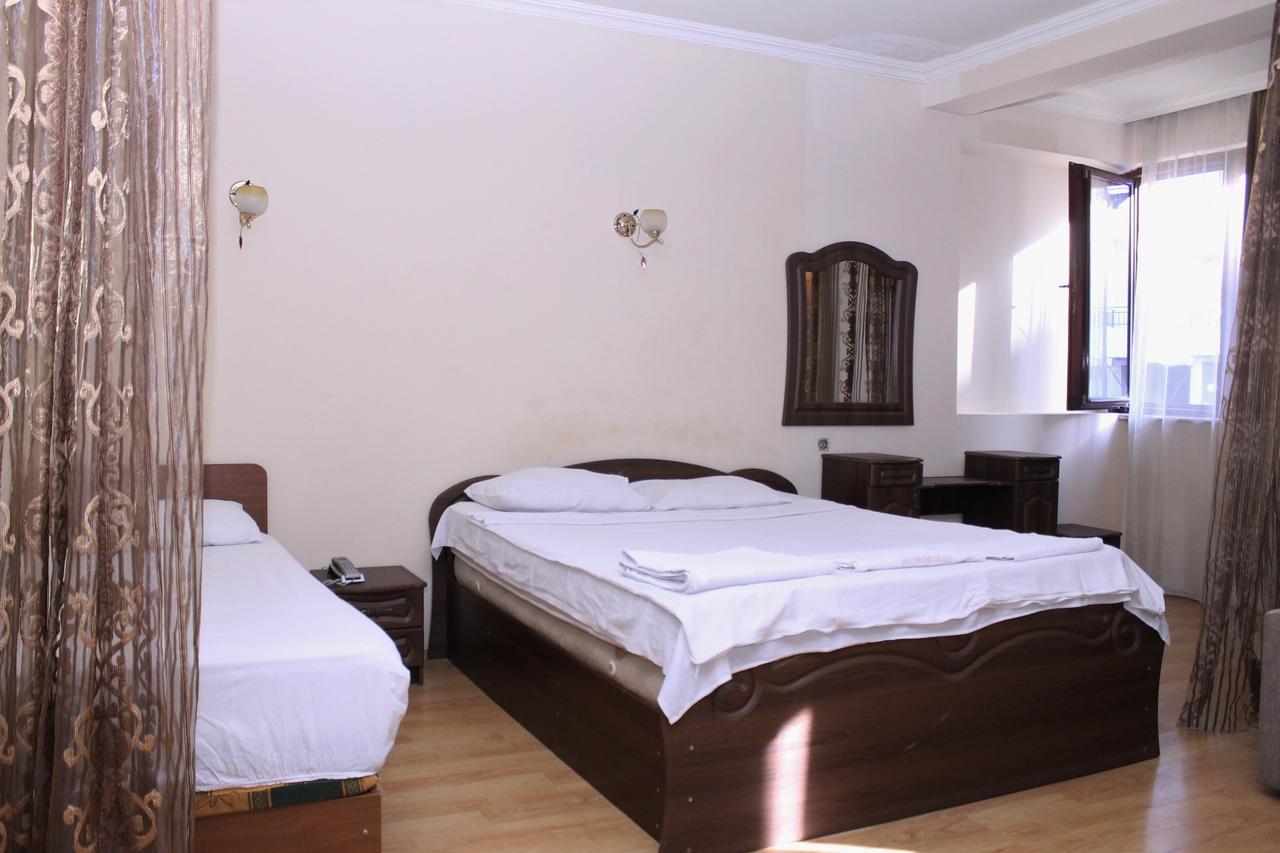 Hotel Hayat Batumi Esterno foto