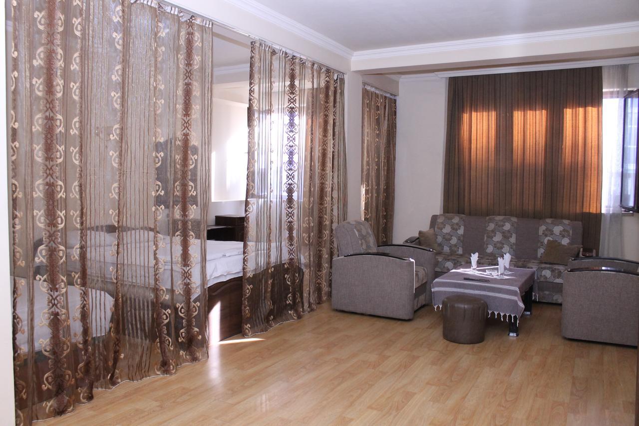 Hotel Hayat Batumi Esterno foto
