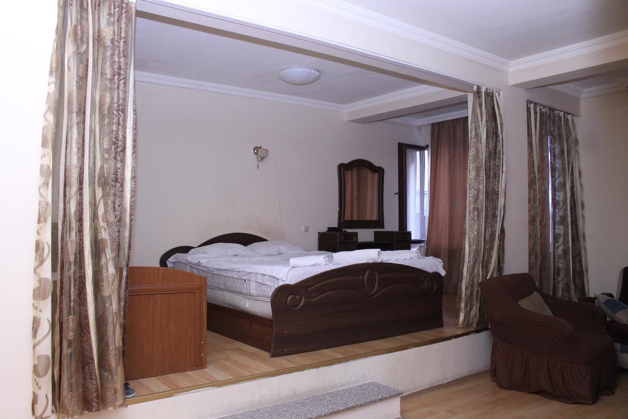 Hotel Hayat Batumi Esterno foto