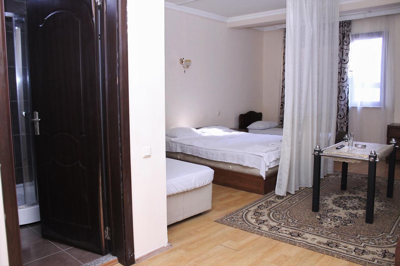 Hotel Hayat Batumi Esterno foto